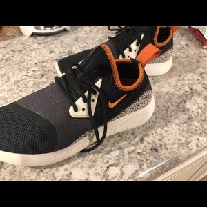 Lunar charge Nike shoes - good used condition
